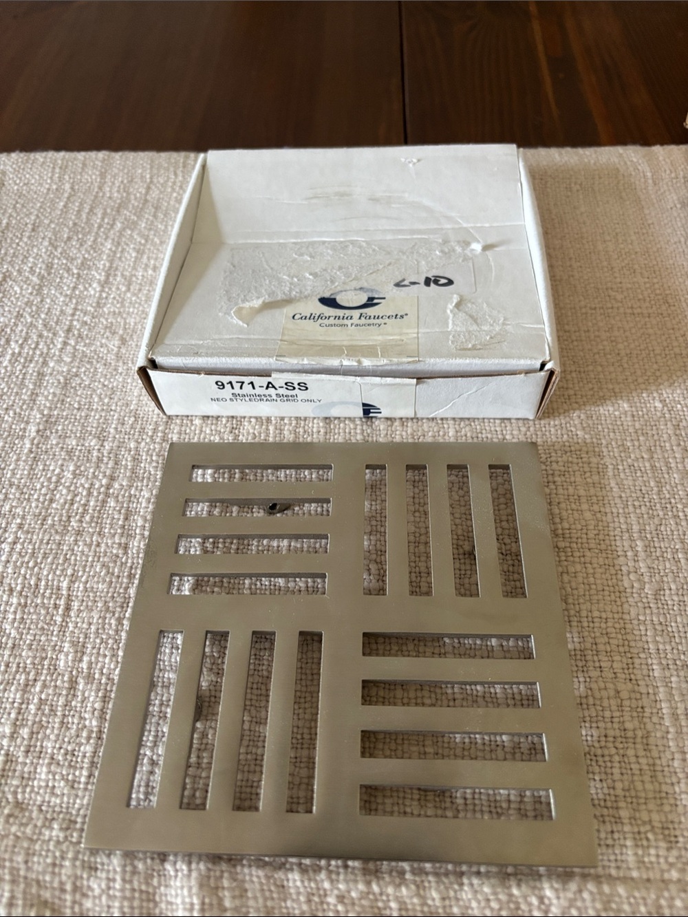 Neo StyleDrain® Trim Grid 5 1/4x5 1/4 and throat & tile frame.